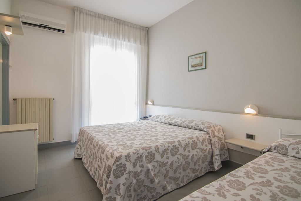 צ'סנטיקו B&B Hotel Souvenir חדר תמונה